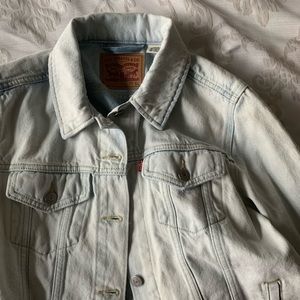 light-wash levi’s denim jacket